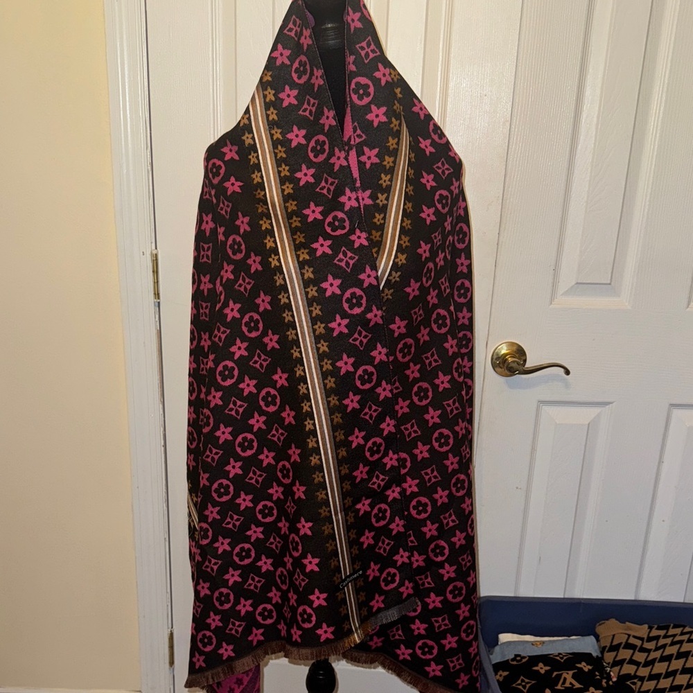 Pink Patterned Shawl - Picture 5 of 15